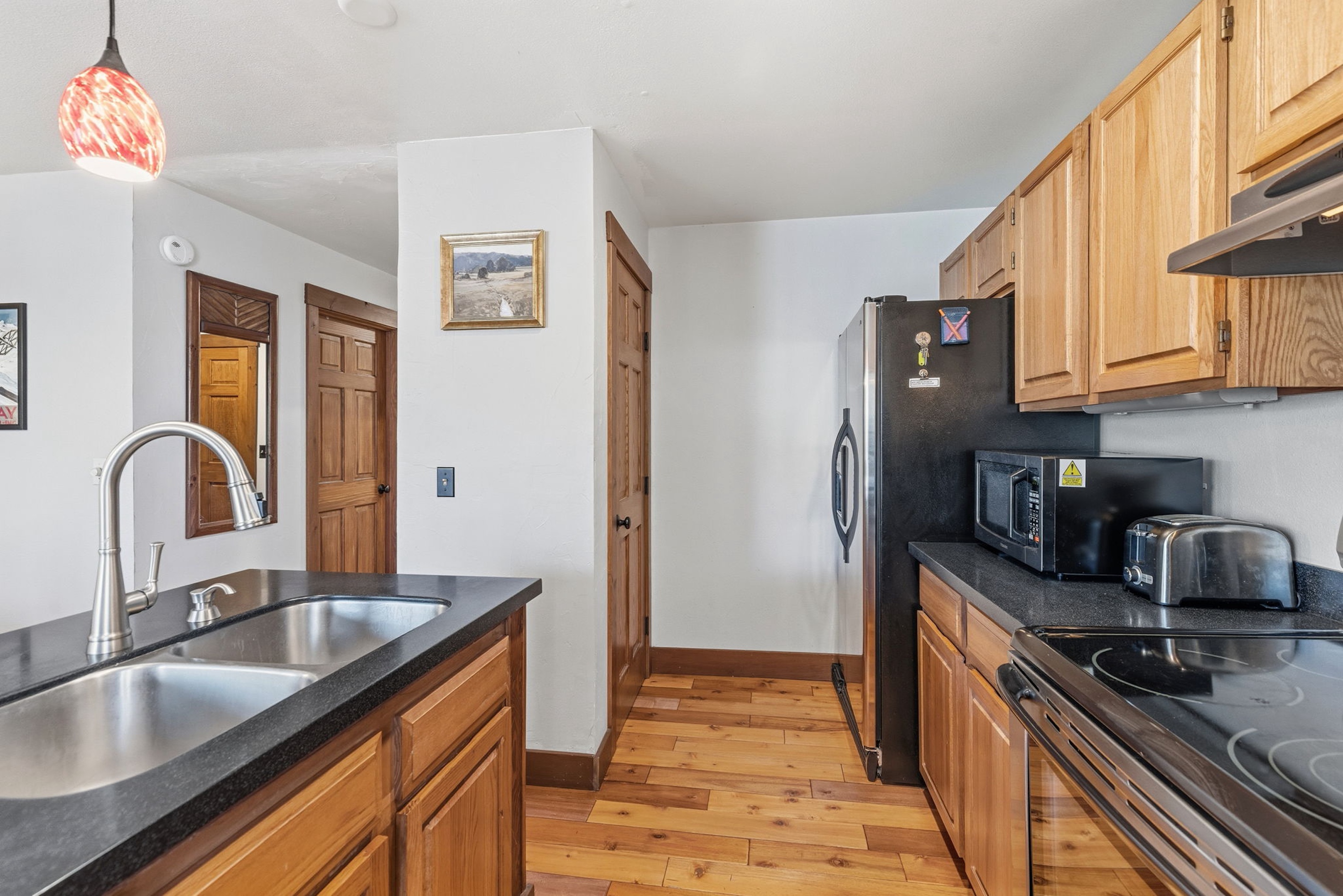 Well-equipped kitchen for easy group meals